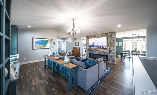 $460,000 | 136 La Vista Drive, Waynesville, MO 65583