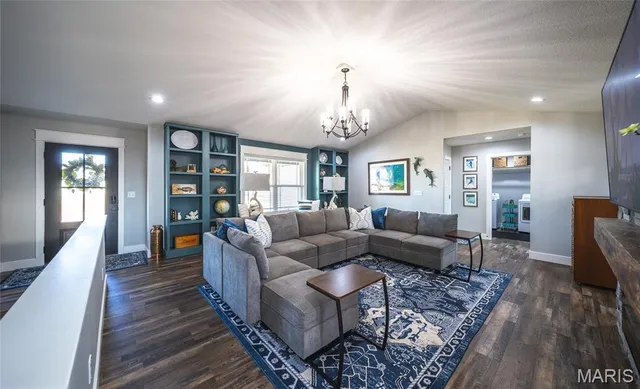 $460,000 | 136 La Vista Drive, Waynesville, MO 65583