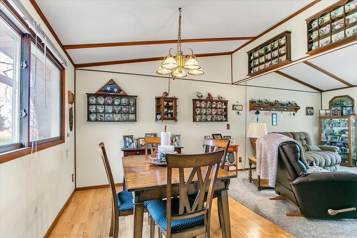 11535 South Kankakee Road Reddick, IL 60961 - Photo 15 of 52 a dining room with furniture and window