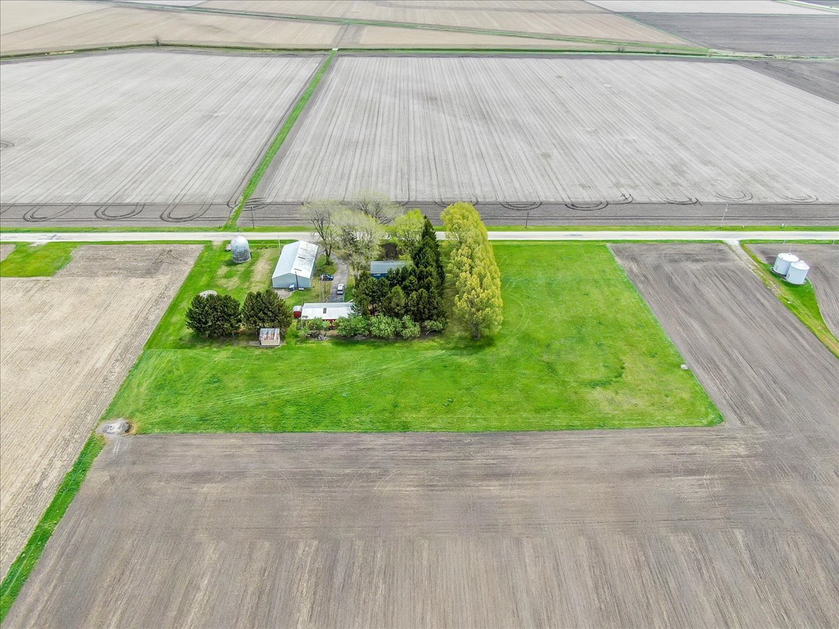 11535 South Kankakee Road Reddick, IL 60961 - Photo 51 of 52 a view of a back yard