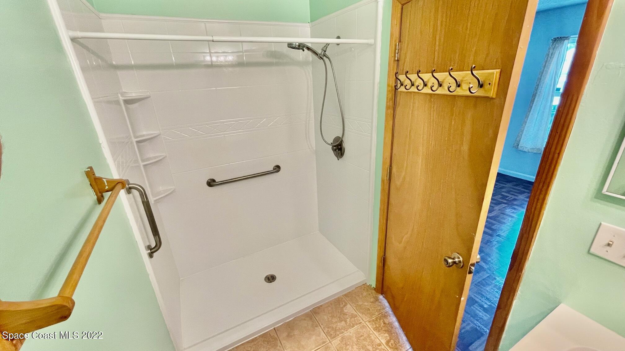 1309 Rascal Street Southeast Palm Bay, FL 32909 - Photo 10 of 17 a bathroom with a tub