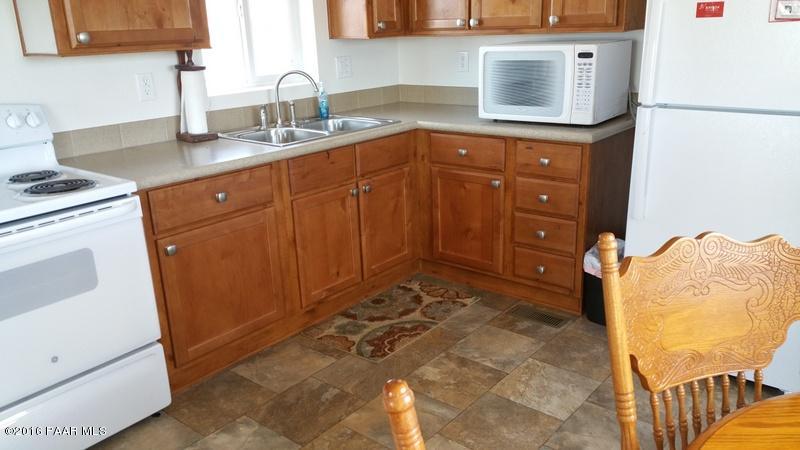 17141 Rabbit Road Mayer, AZ 86333 - Photo 10 of 30 Attractive flooring