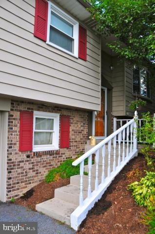 1737 Pioneer Road Lancaster, PA 17602 - Photo 3 of 33 Gallery Image 3