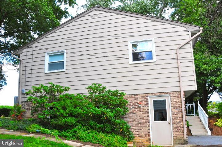 1737 Pioneer Road Lancaster, PA 17602 - Photo 27 of 33 Gallery Image 27