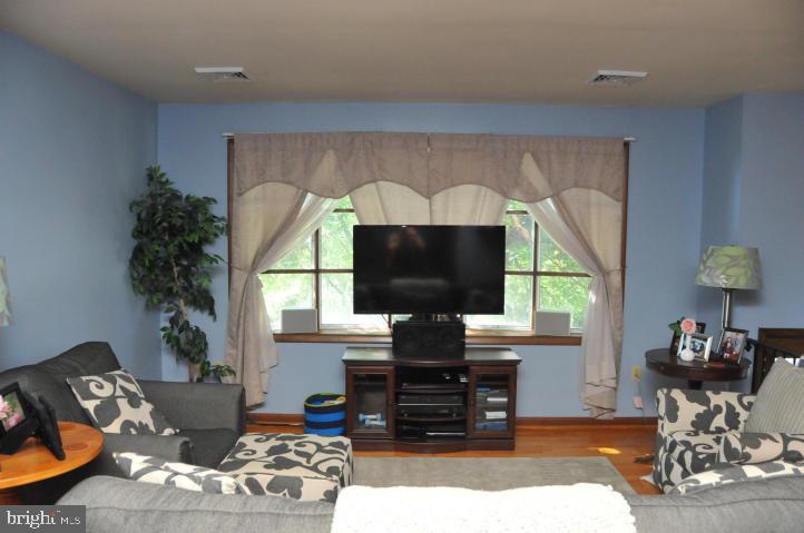 1737 Pioneer Road Lancaster, PA 17602 - Photo 6 of 33 Gallery Image 6