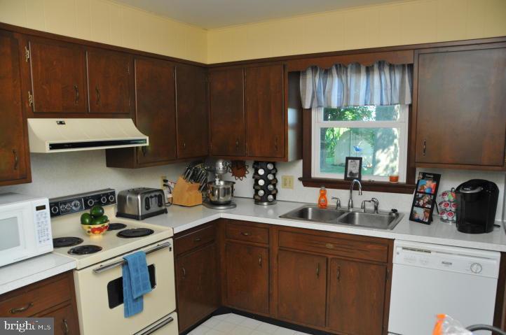 1737 Pioneer Road Lancaster, PA 17602 - Photo 7 of 33 Gallery Image 7