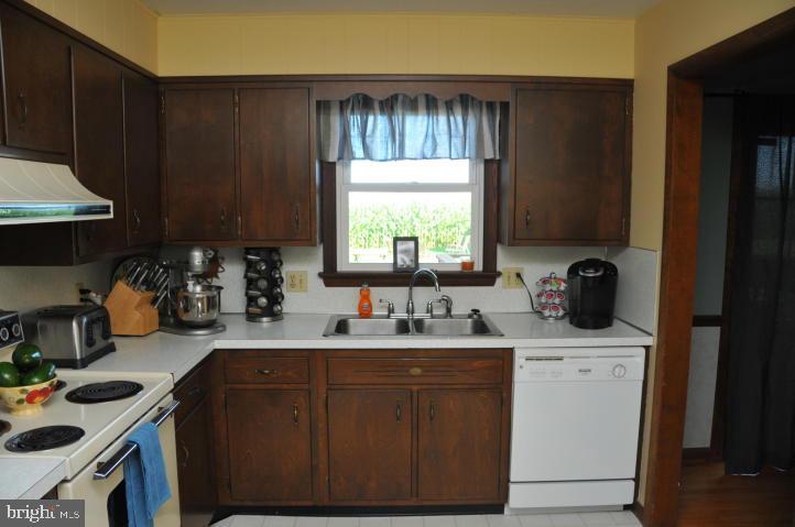 1737 Pioneer Road Lancaster, PA 17602 - Photo 9 of 33 Gallery Image 9