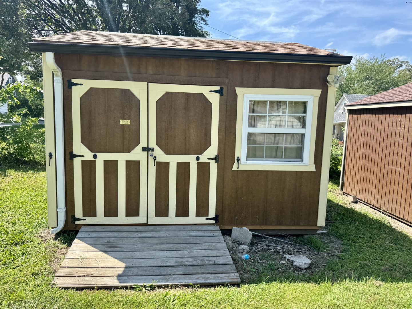 221 East 1st Street Spring Valley, IL 61362 - Photo 17 of 19 a front view of a house with garden