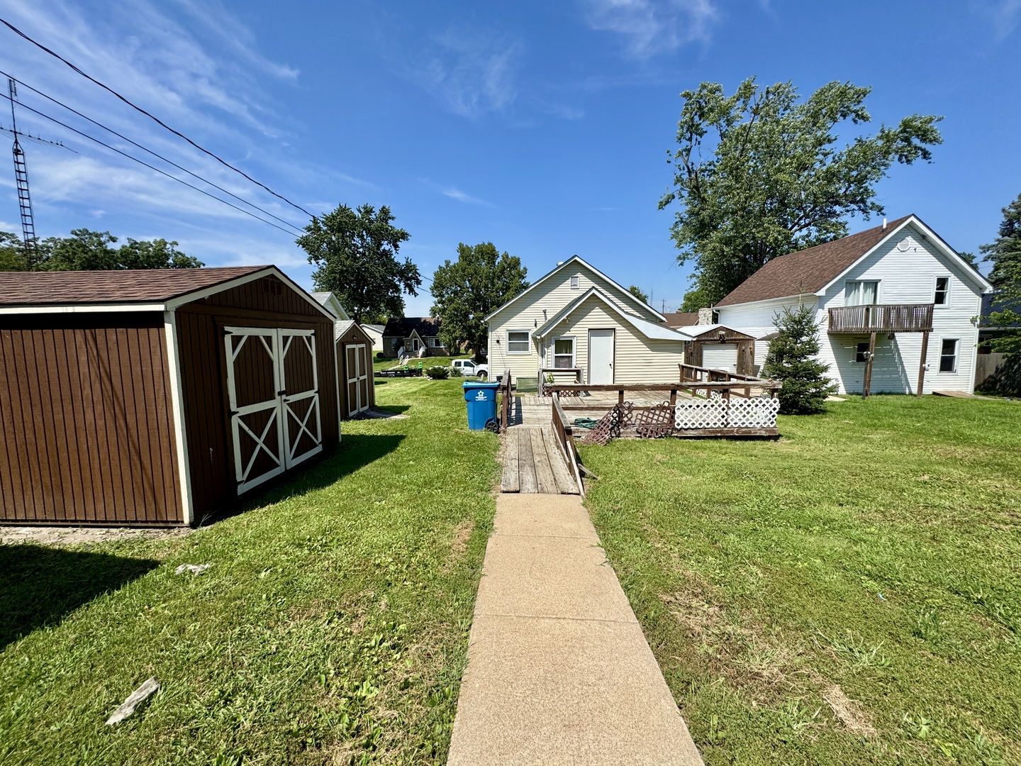 221 East 1st Street Spring Valley, IL 61362 - Photo 3 of 19 a front view of a house with yard