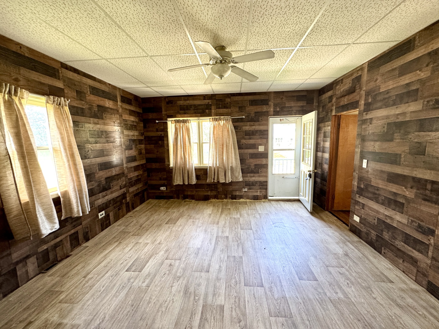 221 East 1st Street Spring Valley, IL 61362 - Photo 10 of 19 a view of an empty room with a window