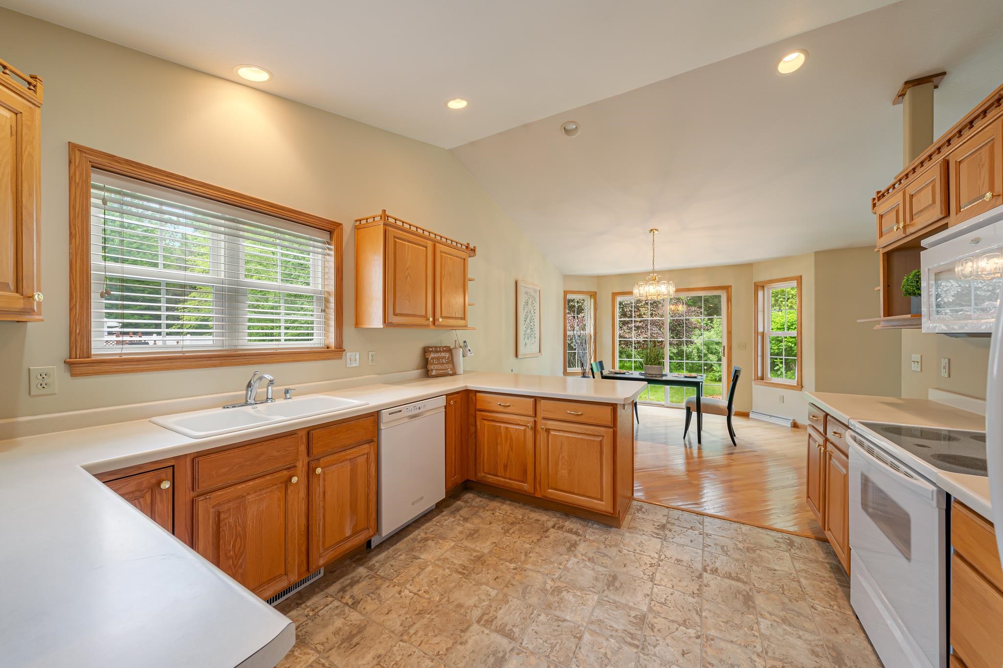 1424 East Keystone Lane Appleton, WI 54913 - Photo 7 of 50