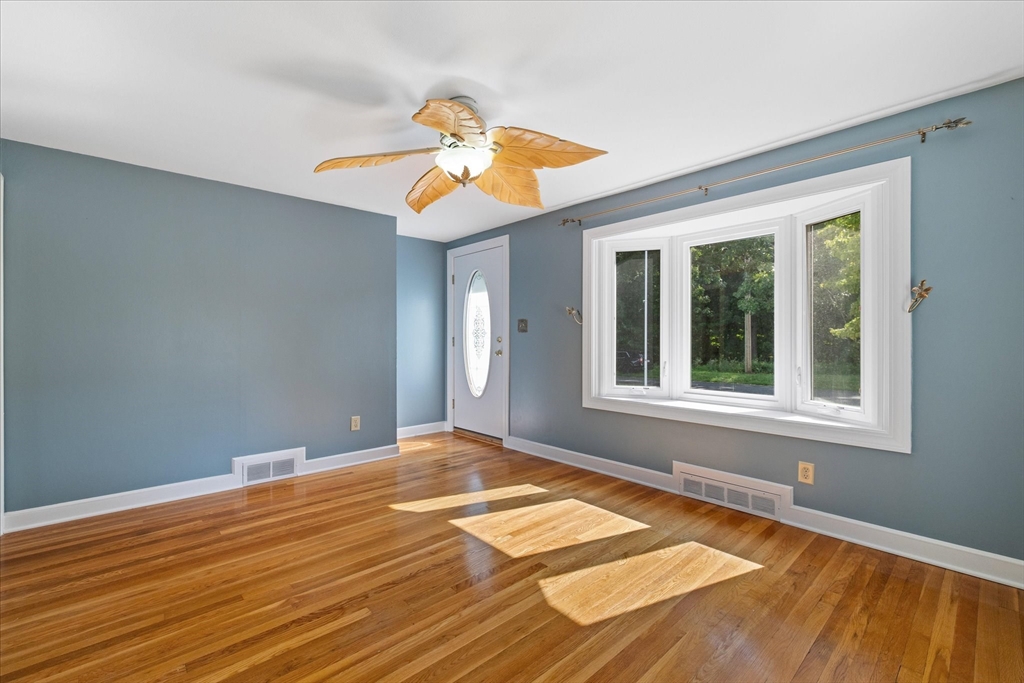 112 Dry Bridge Road Westfield, MA 01085 - Photo 9 of 32 Gallery Image 9
