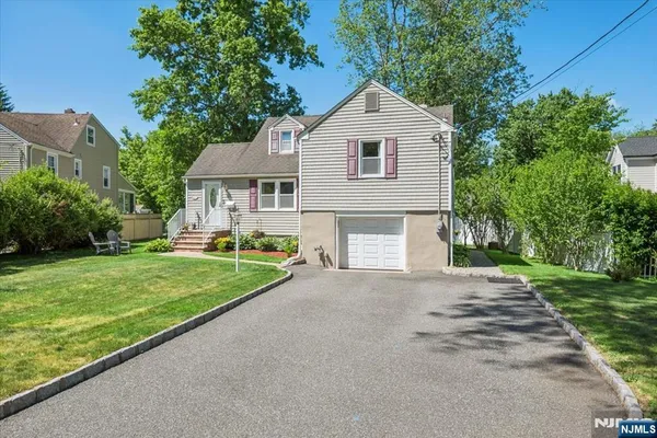 $700,000 | 40 Elmwood Road, Florham Park, NJ 07932
