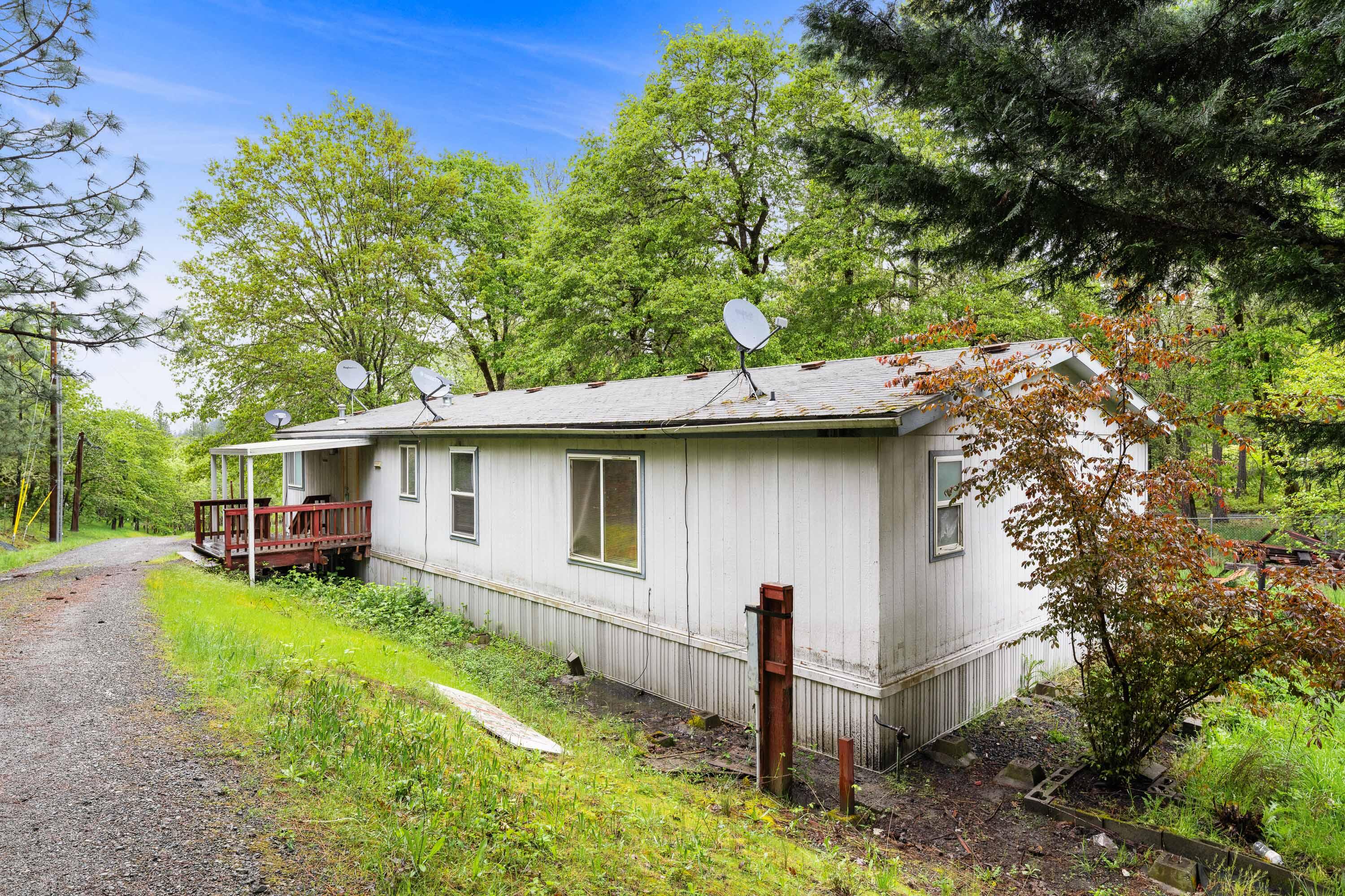 10517 Lower River Road Grants Pass, OR 97526 - Photo 3 of 26 09-EXT (9 of 14)