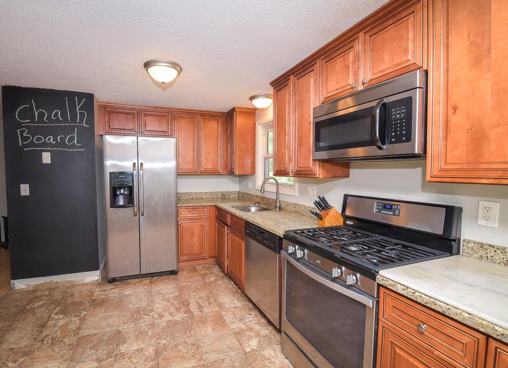3 Colleen Road Nashua, NH 03062 - Photo 3 of 18