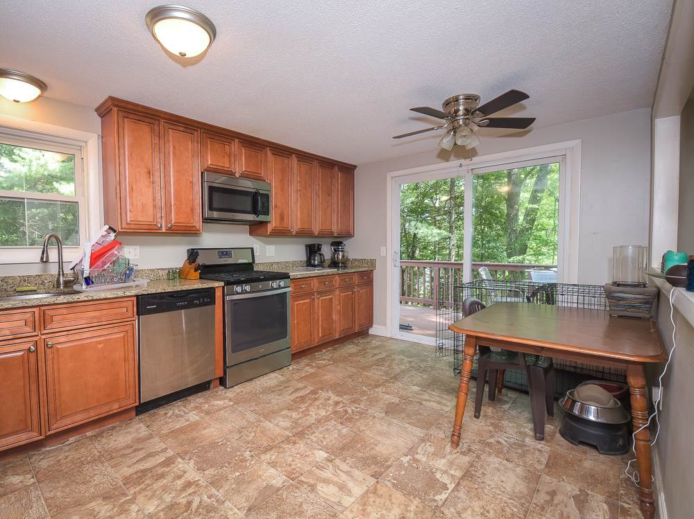 3 Colleen Road Nashua, NH 03062 - Photo 4 of 18