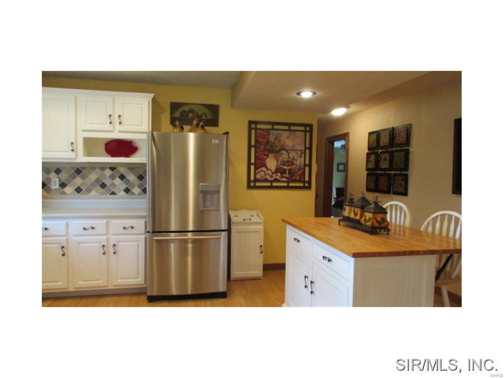 13715 St Rose Road Highland, IL 62249 - Photo 8 of 24