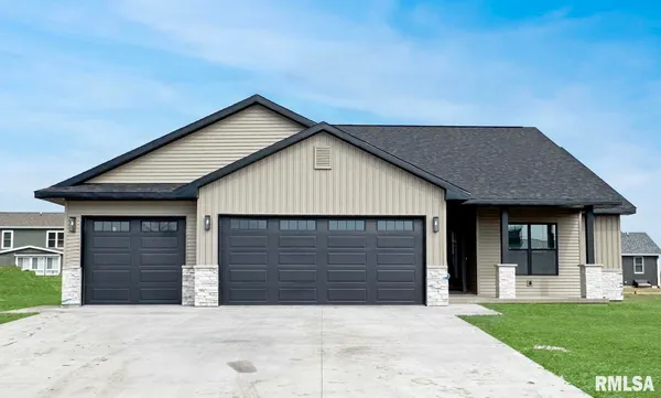 $399,900 | 27 Neylon Street, Mount Sterling, IL 62353