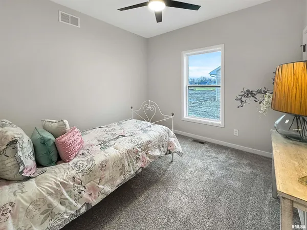 $399,900 | 27 Neylon Street, Mount Sterling, IL 62353