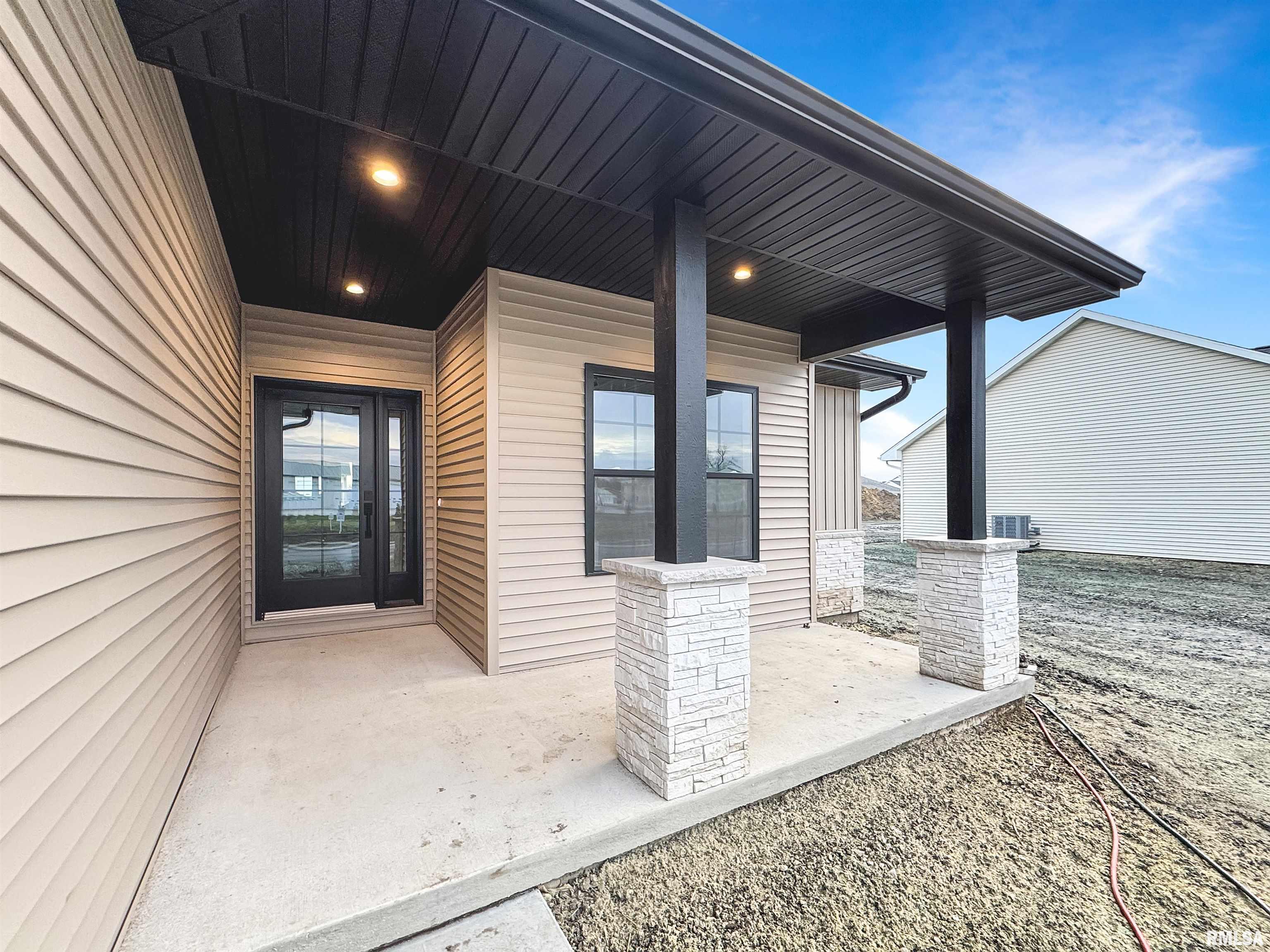 27 Neylon Street Mount Sterling, IL 62353 - Photo 2 of 23