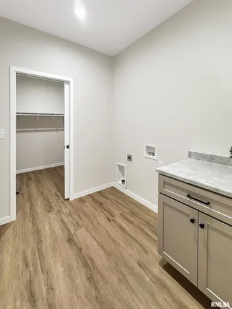 $399,900 | 27 Neylon Street, Mount Sterling, IL 62353