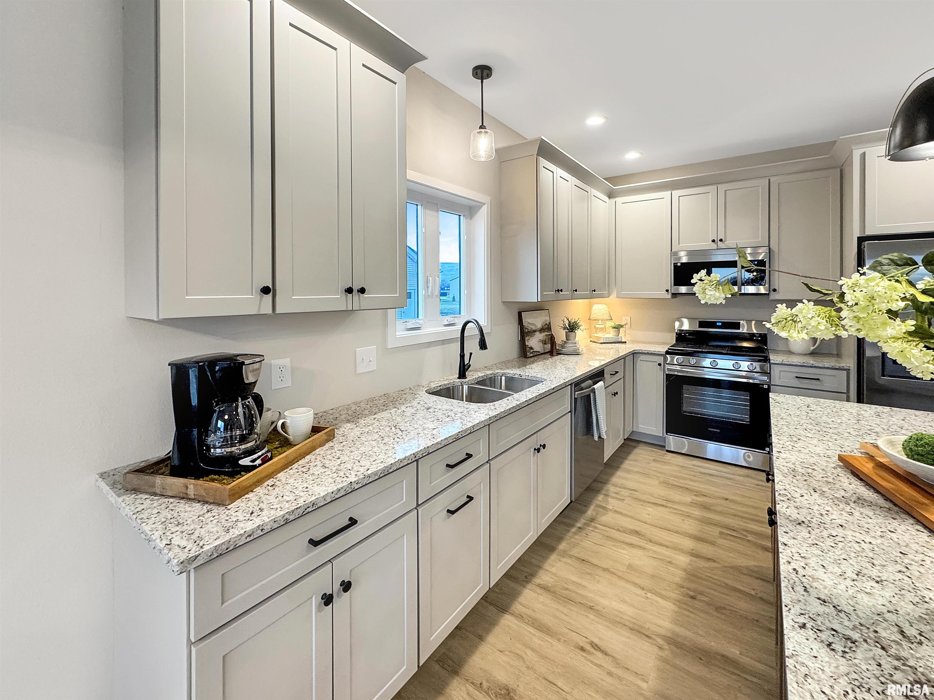 27 Neylon Street Mount Sterling, IL 62353 - Photo 6 of 23