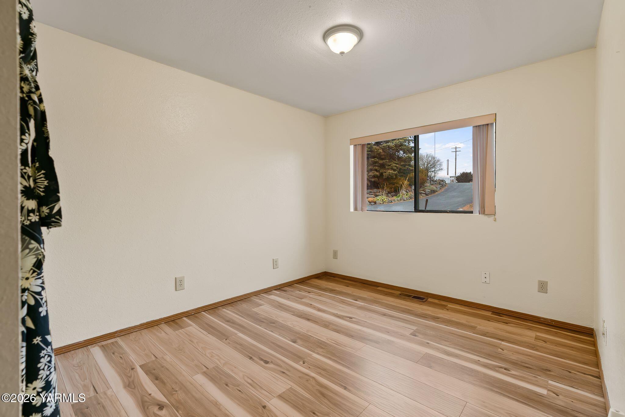 2550 East Selah Road Yakima, WA 98901 - Photo 20 of 52 2550 E Selah Rd-21