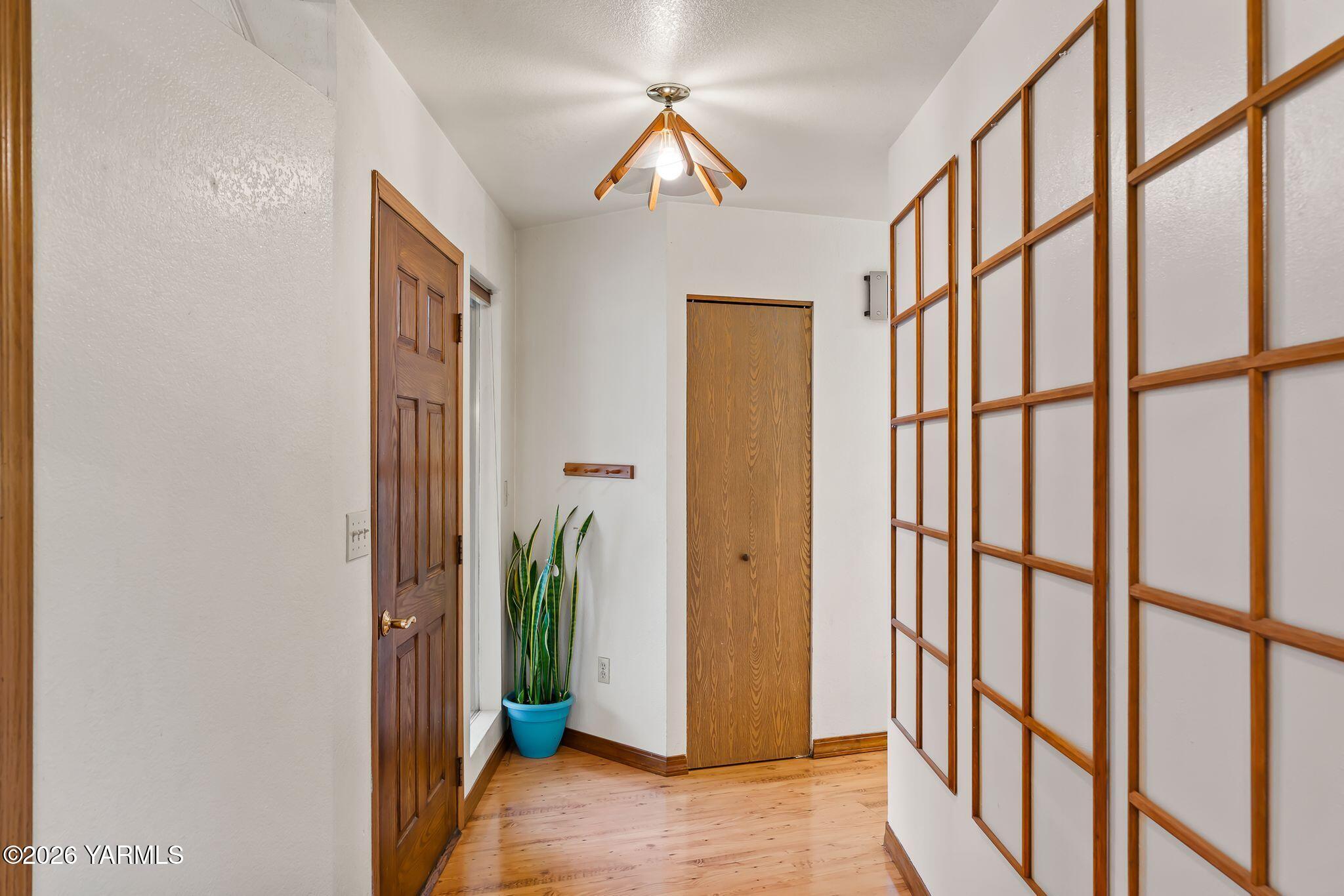 2550 East Selah Road Yakima, WA 98901 - Photo 3 of 52 2550 E Selah Rd-4