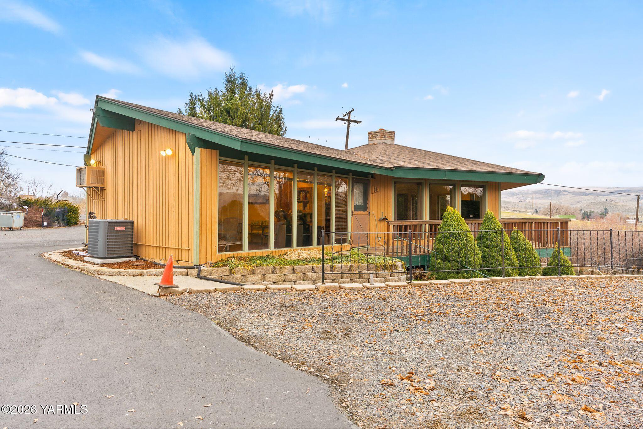 2550 East Selah Road Yakima, WA 98901 - Photo 39 of 52 2550 E Selah Rd-40