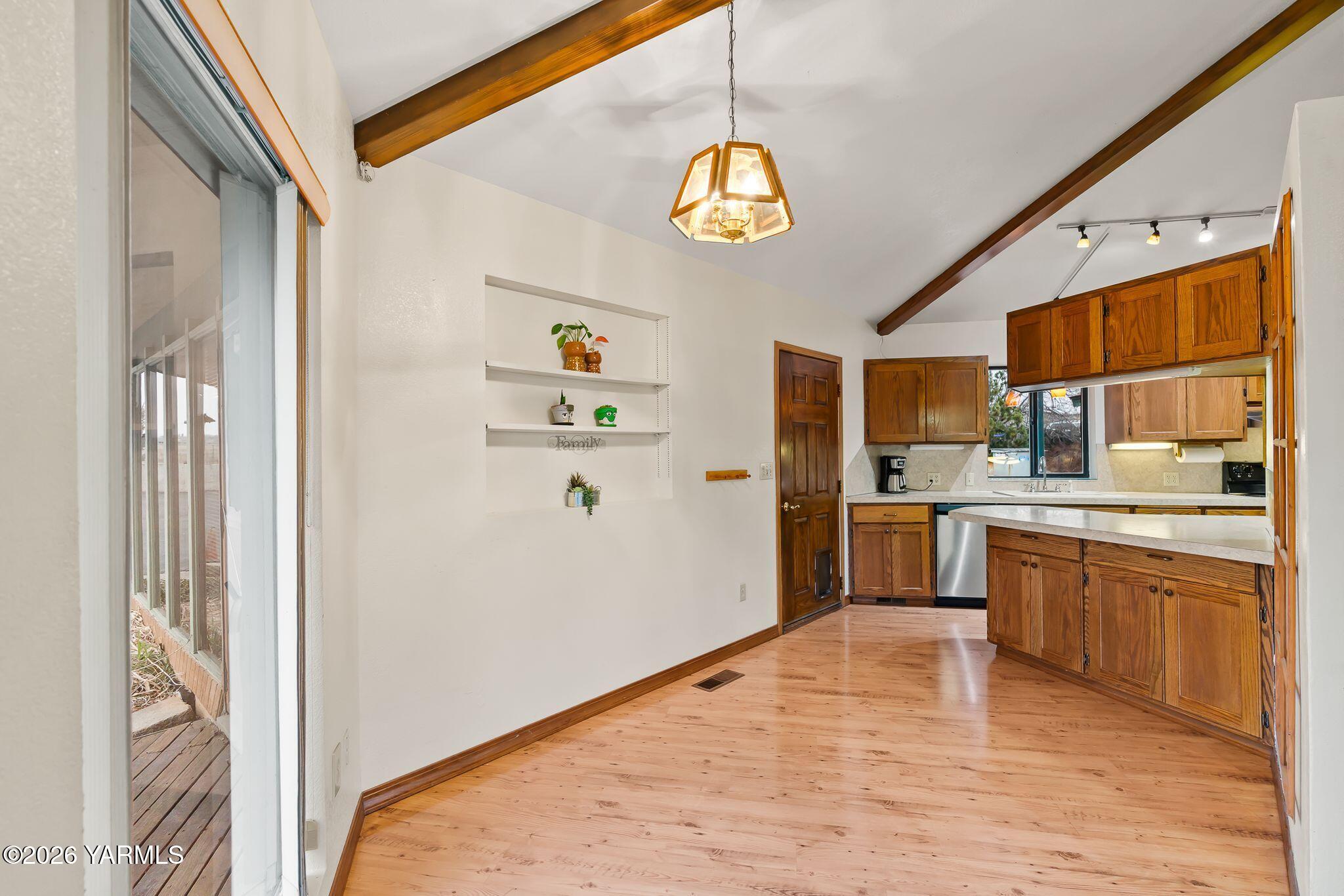 2550 East Selah Road Yakima, WA 98901 - Photo 4 of 52 2550 E Selah Rd-5