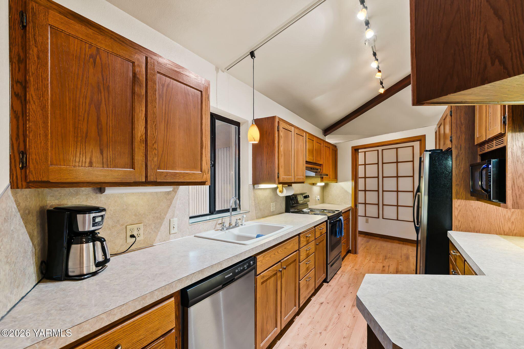 2550 East Selah Road Yakima, WA 98901 - Photo 5 of 52 2550 E Selah Rd-6