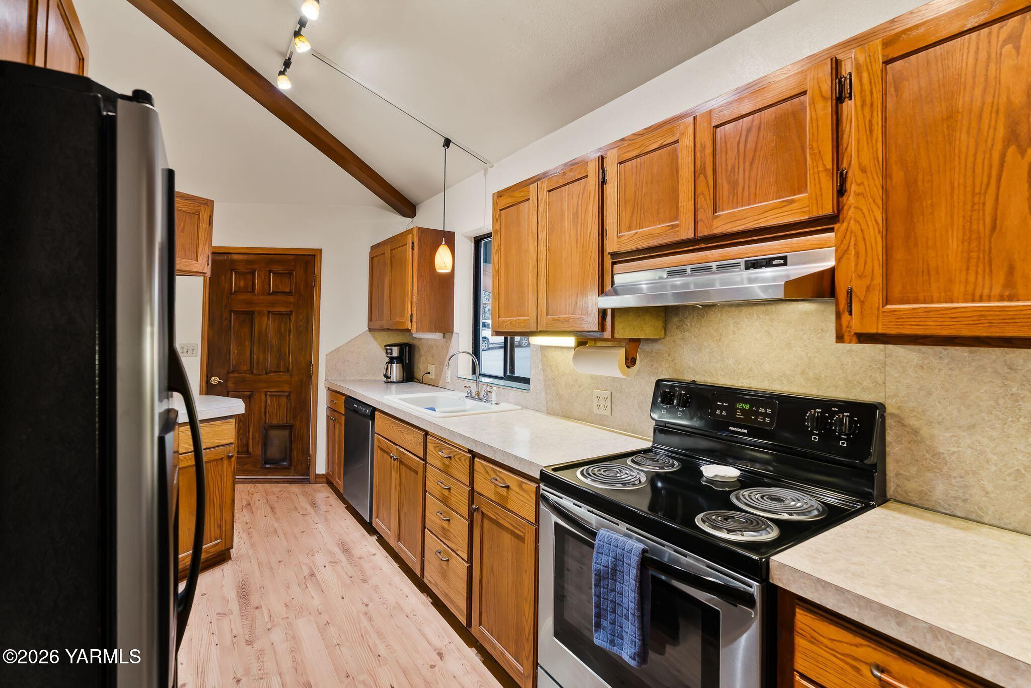 2550 East Selah Road Yakima, WA 98901 - Photo 6 of 52 2550 E Selah Rd-7