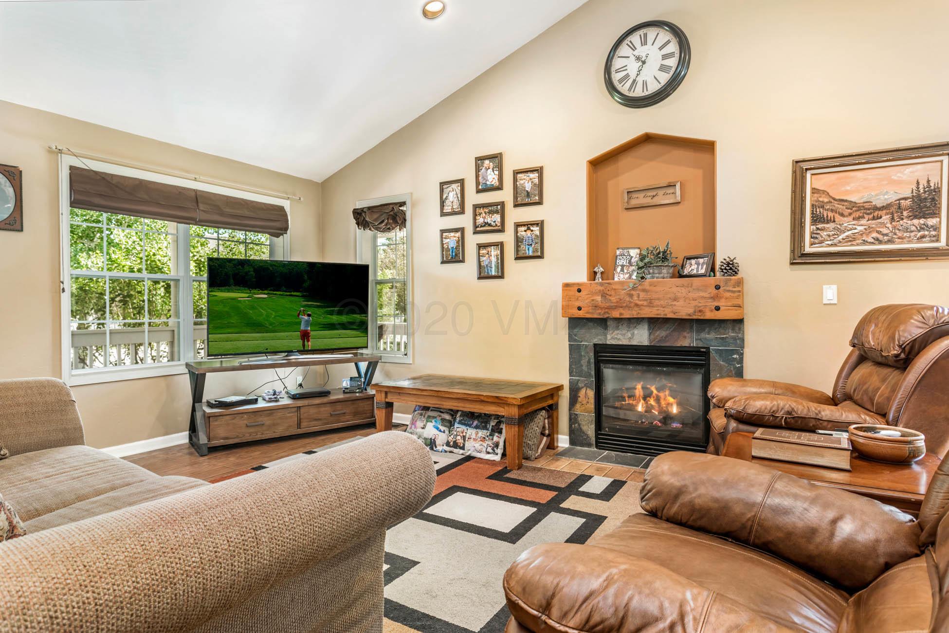 31 Springfield Street Gypsum, CO 81637 - Photo 5 of 27 Living Room