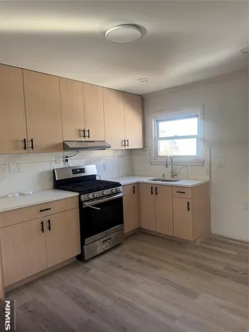 $2,850 | 323 Devon Street, Unit 2, Kearny, NJ 07032