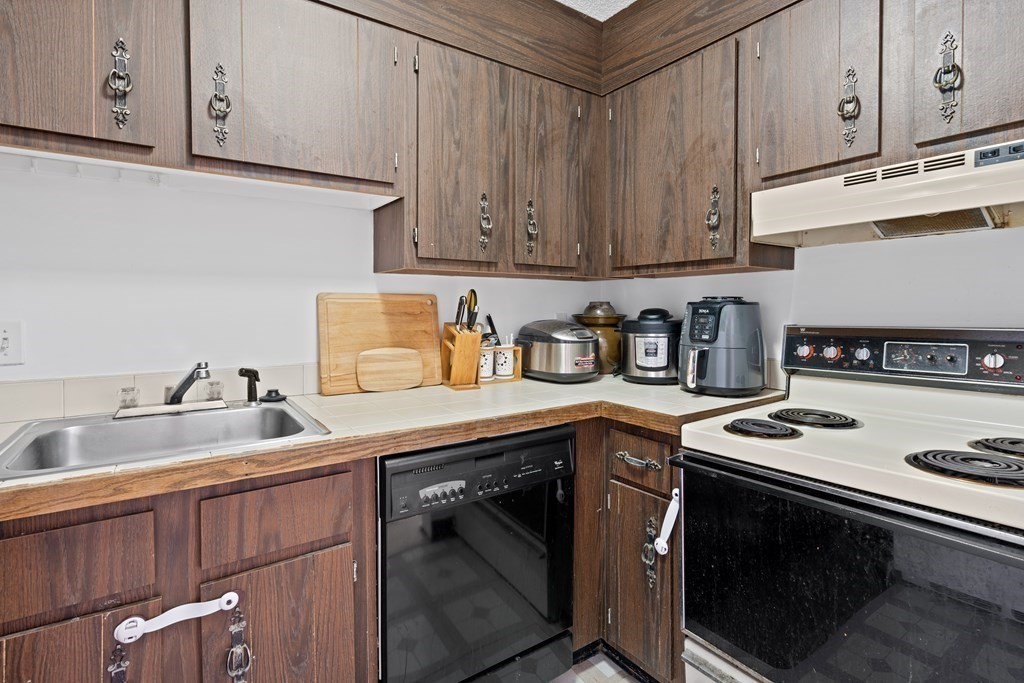 1186 Worcester Road, Unit 220 Framingham, MA 01702 - Photo 6 of 12