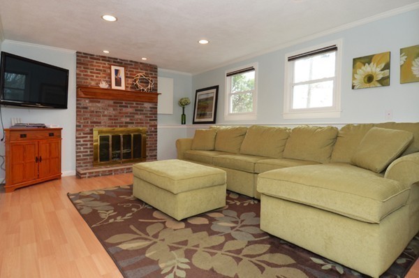 13 Bainbridge Road Reading, MA 01867 - Photo 18 of 22 Gallery Image 18
