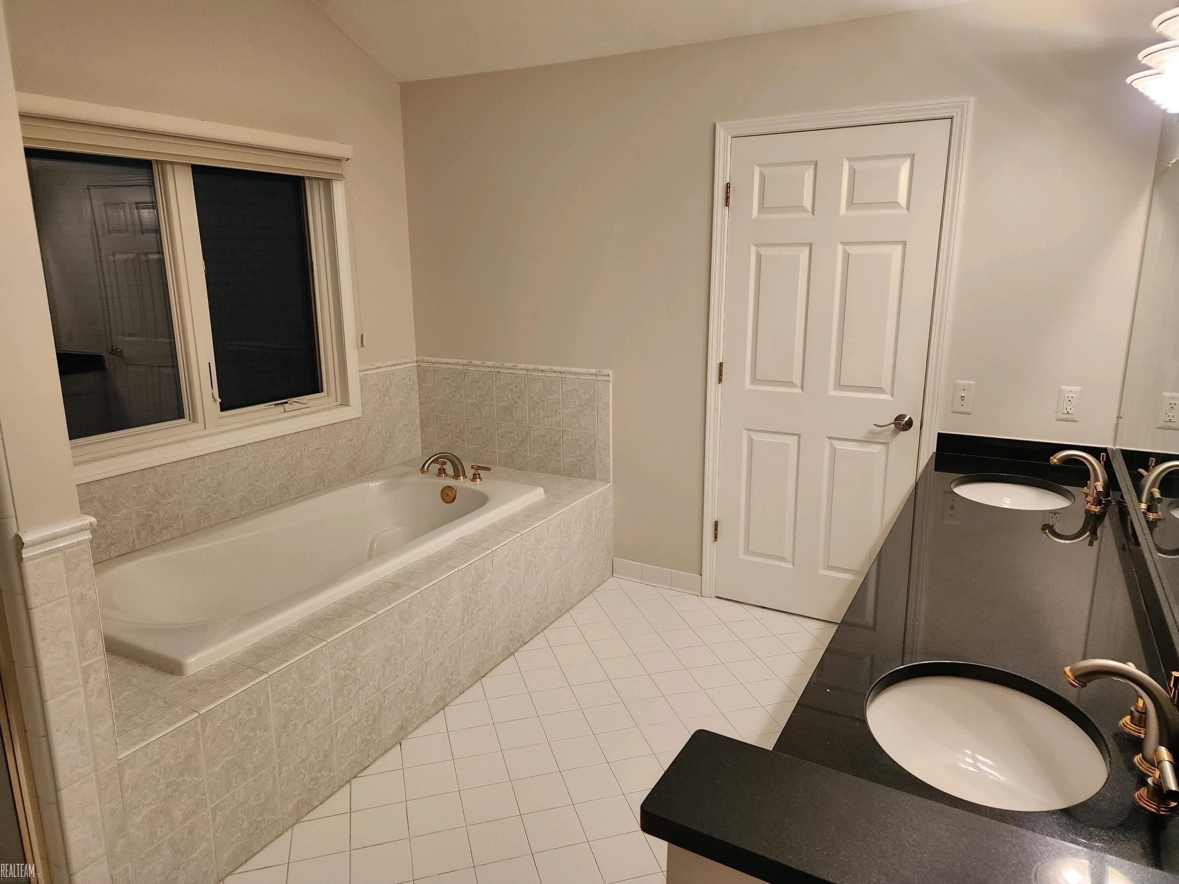 1028 Bloomview Circle Rochester, MI 48307 - Photo 27 of 44