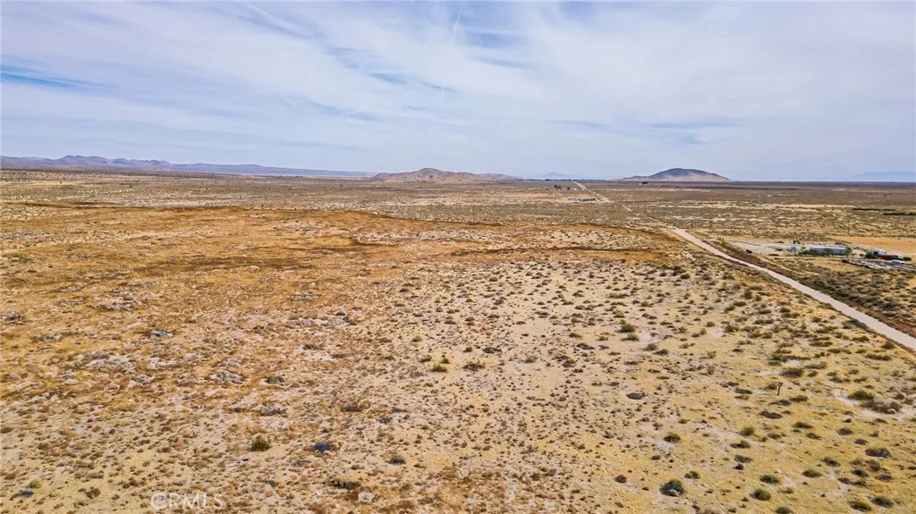 227 P Street East Palmdale, CA 93591 - Photo 18 of 20 a view of an ocean