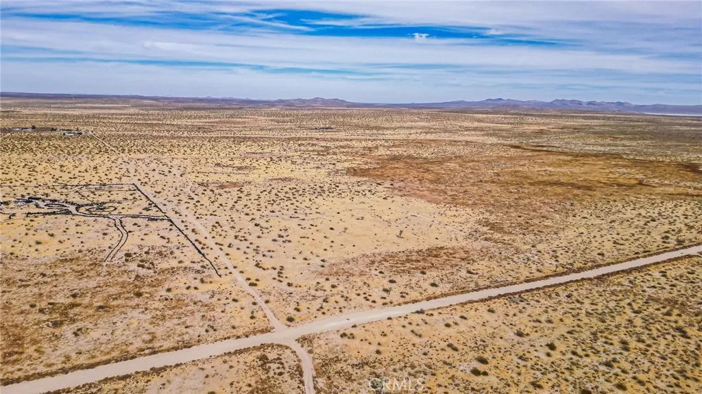 227 P Street East Palmdale, CA 93591 - Photo 9 of 20 a view of an ocean
