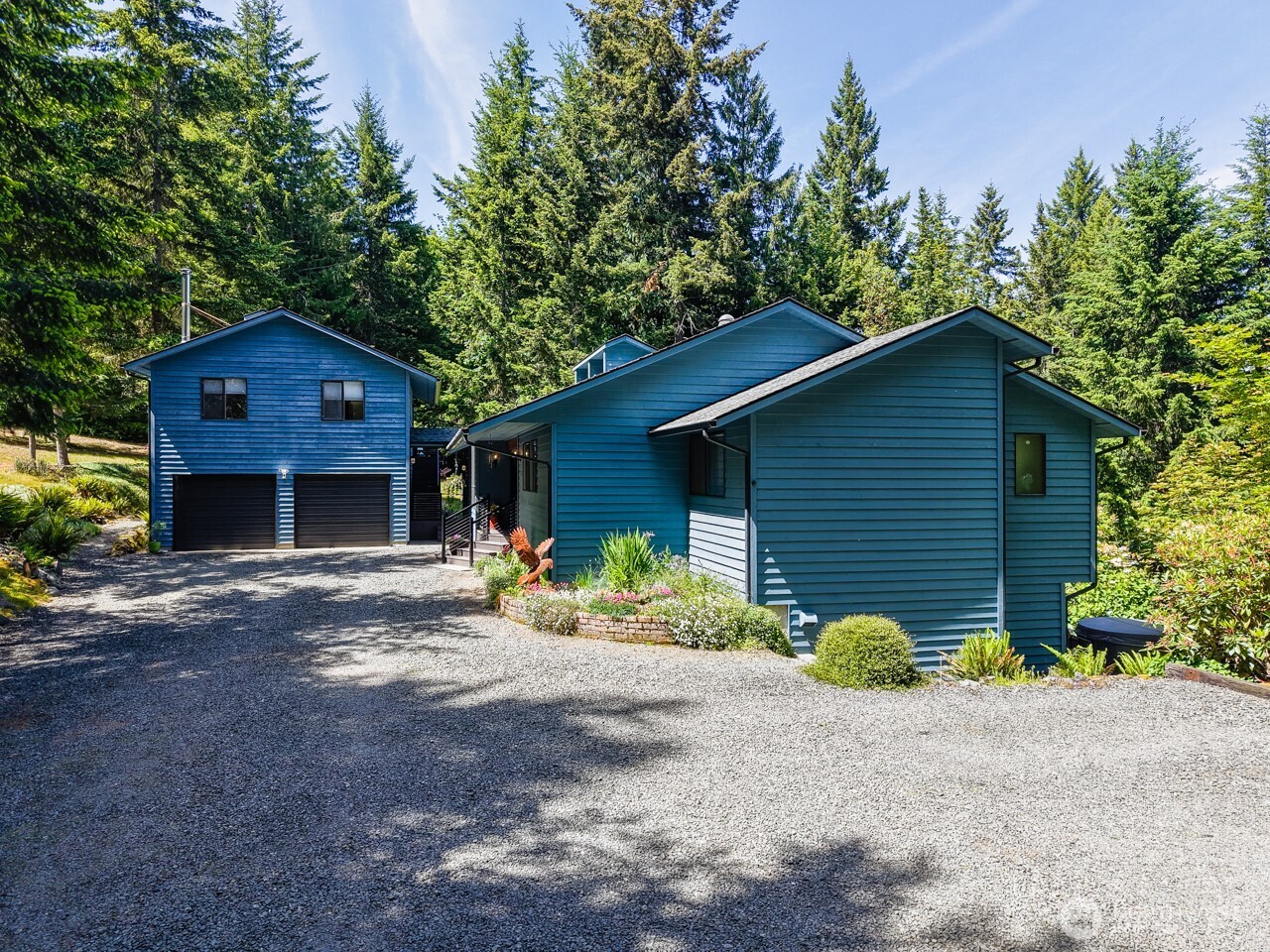492 Walkabout Way Port Angeles, WA 98363 - Photo 5 of 40 a front view of a house with garden