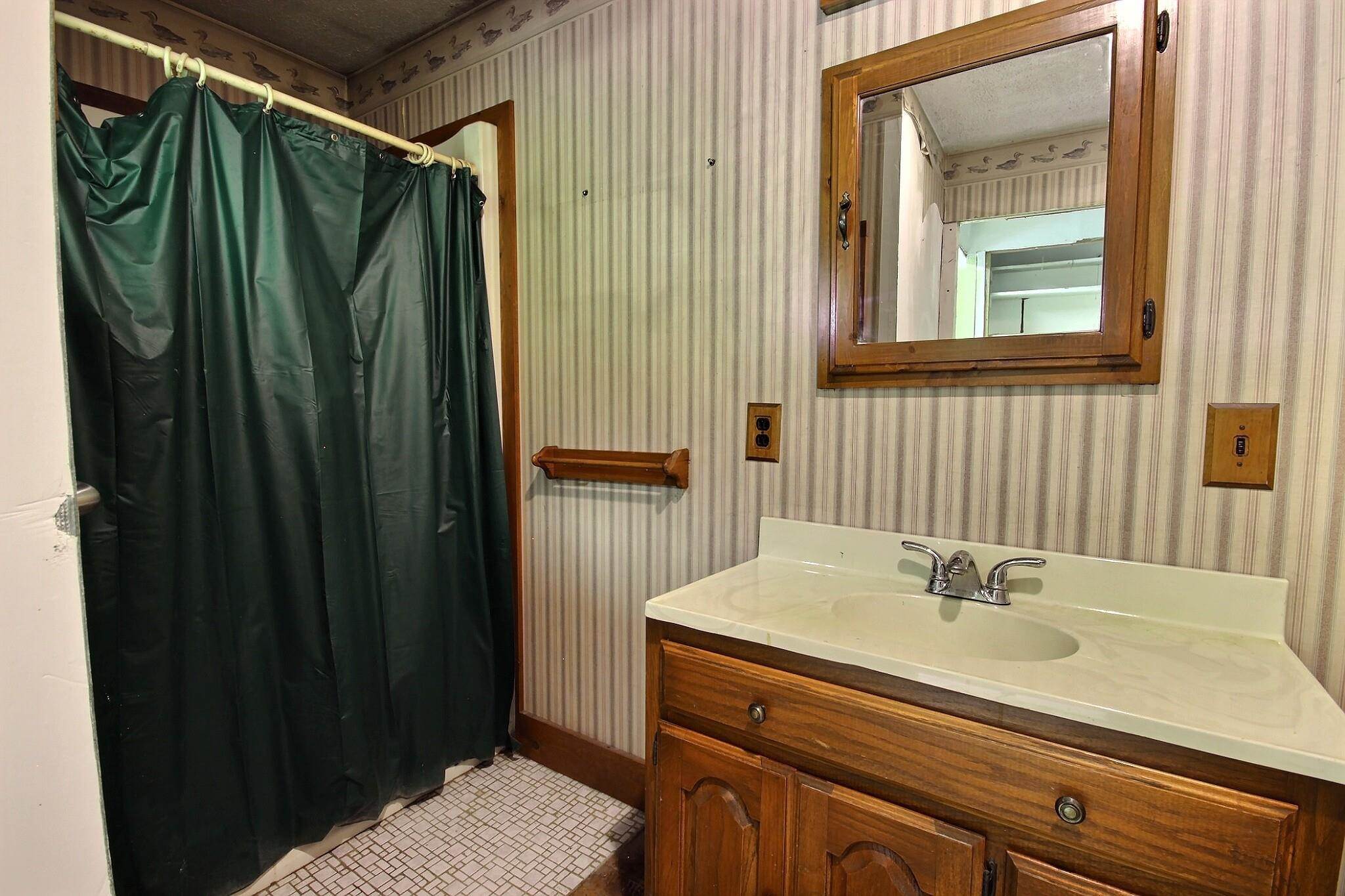 7518 West Maple Grove Road Huntington, IN 46750 - Photo 9 of 25 Gallery Image 9