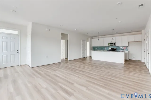 $375,000 | 5304 Twisting Vine Lane, Unit 102, Glen Allen, VA 23059