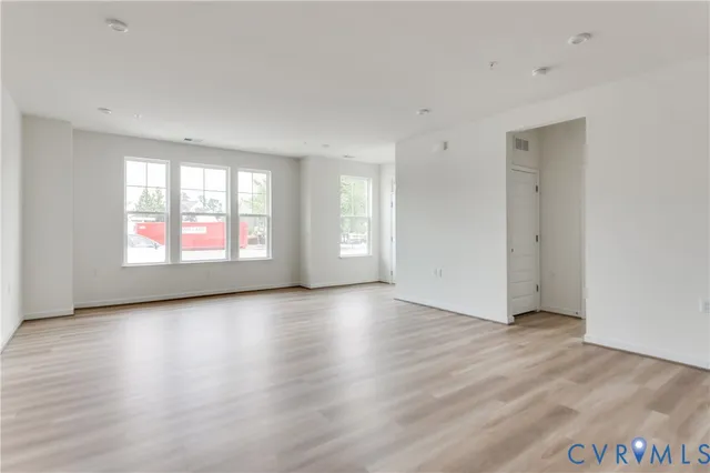 $375,000 | 5304 Twisting Vine Lane, Unit 102, Glen Allen, VA 23059