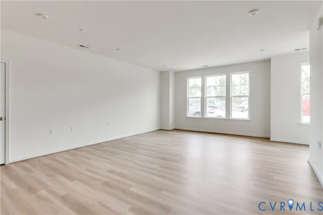 $375,000 | 5304 Twisting Vine Lane, Unit 102, Glen Allen, VA 23059