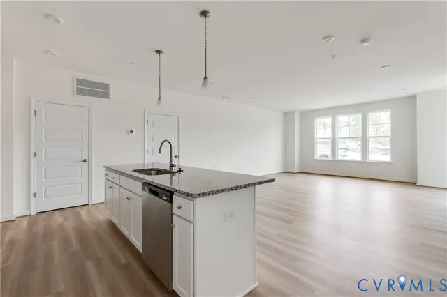 $375,000 | 5304 Twisting Vine Lane, Unit 102, Glen Allen, VA 23059