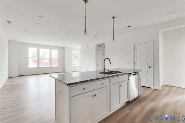 $375,000 | 5304 Twisting Vine Lane, Unit 102, Glen Allen, VA 23059