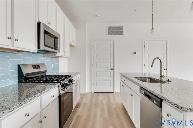 $375,000 | 5304 Twisting Vine Lane, Unit 102, Glen Allen, VA 23059