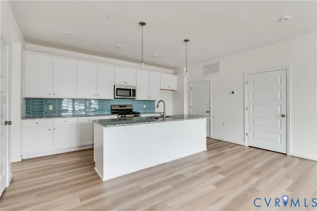 $375,000 | 5304 Twisting Vine Lane, Unit 102, Glen Allen, VA 23059