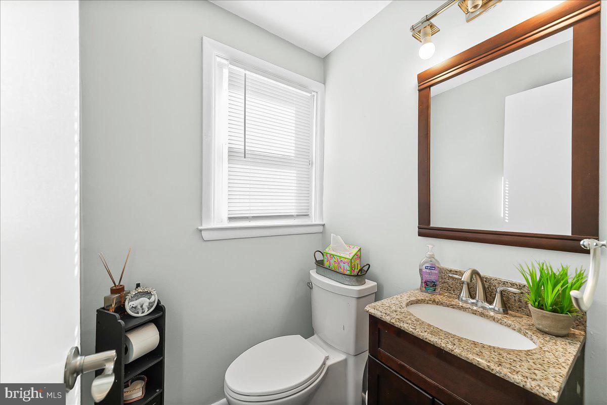 70 Weathervane Road Aston, PA 19014 - Photo 17 of 29 Powder Room
