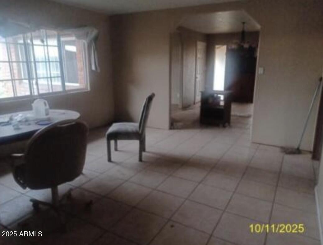 460 South Chase Street Douglas, AZ 85607 - Photo 4 of 8 a living room with furniture and a potted plant